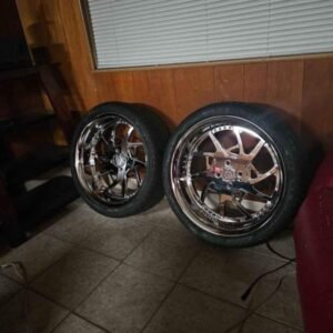 Alternative view of Custom Wheels for Harley Trikes (30 front 20 rears)