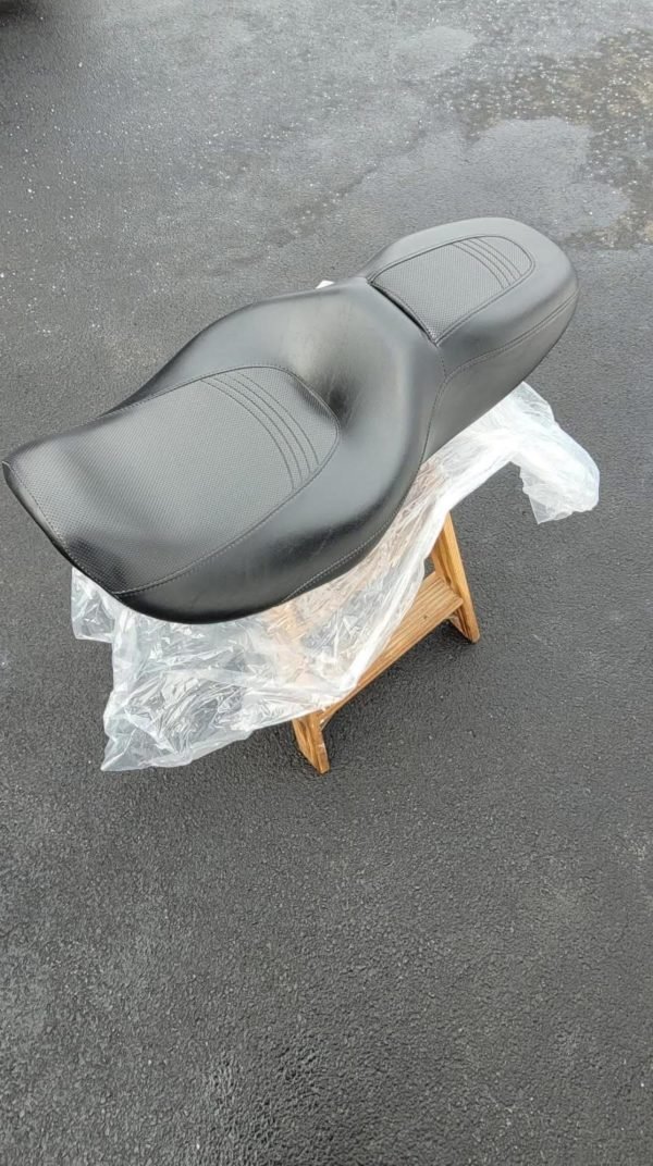 2007 Harley Street Glide Seat