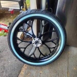 Alternative view of 2005 Harley Davidson Road King Wheels