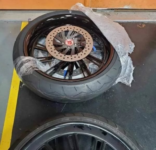 23 Inch Rim and Tires for Harley